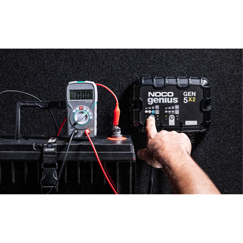 Chargeur de batterie embarqu&eacute; &agrave; 2 sorties de 10 amp&egrave;res Gen5X2 Genius Ottawa Fastener Supply