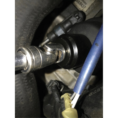 Douille pour filtre &agrave; carburant Cummins 6,7 L - 28 mm Ottawa Fastener Supply