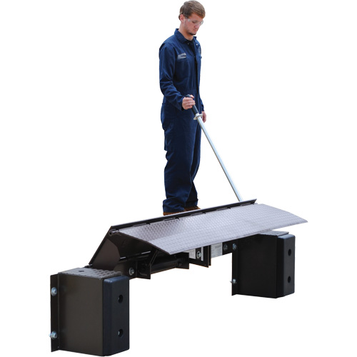 Mechanical Edge-O-Dock Leveler, 99" W, 72" Deck Width, 29" Span Ottawa Fastener Supply