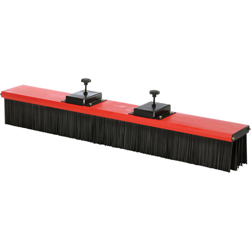 Balai-brosse mont&eacute; sur chariot &agrave; fourches Ottawa Fastener Supply
