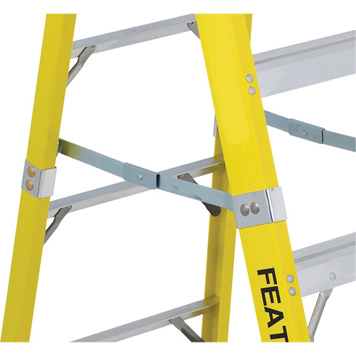 Industrial Heavy-Duty Stepladders (6400 Series), 4', Fibreglass, 300 lbs. Capacity, Type 1A Ottawa Fastener Supply