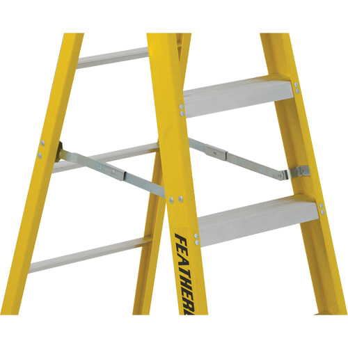Industrial Heavy-Duty Stepladders (6900 Series), 4', Fibreglass, 300 lbs. Capacity, Type 1A Ottawa Fastener Supply