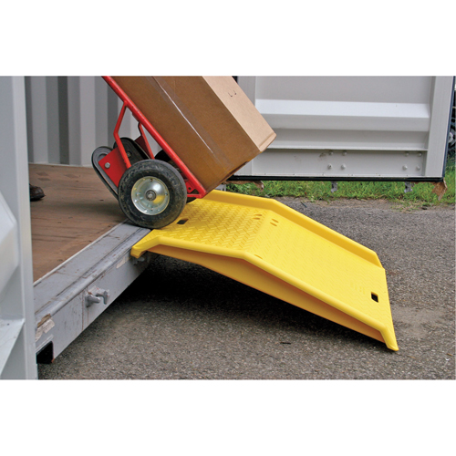 Rampe portable en poly pour contenant d'exp&eacute;dition, Capacit&eacute; de 750 lb, 35" la x 36" lo Ottawa Fastener Supply