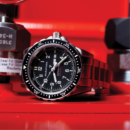 Tr&egrave;s grande montre automatique avec jour/date avec bracelet en acier inoxydable, Num&eacute;rique, &agrave; piles, 46 mm, Argent Ottawa Fastener Supply