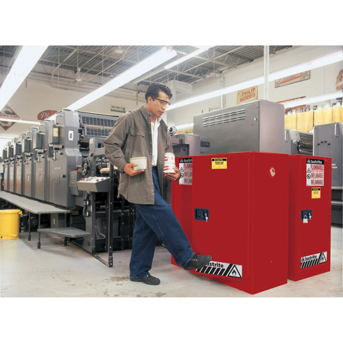 Armoire de s&eacute;curit&eacute; pour la peinture et les encres combustibles EX Sure-Grip, 40 gal., 3 tablettes Ottawa Fastener Supply