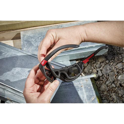Lunettes de s&eacute;curit&eacute; performantes avec joint, Lentille Noir, Polaris&eacute;, R&eacute;pond ou surpasse la norme CSA Z94.3 Ottawa Fastener Supply