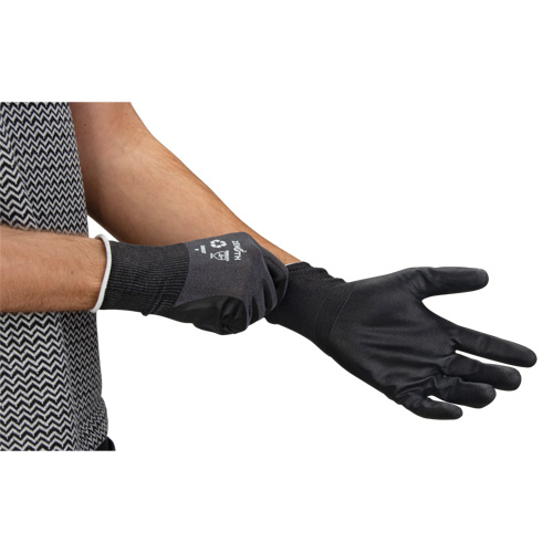 Gants &eacute;cologiques enduits et perm&eacute;ables &agrave; l'air, 8, R&ecirc;vetement Mousse de nitrile, Calibre 21, Enveloppe en Nylon/rPET Ottawa Fastener Supply
