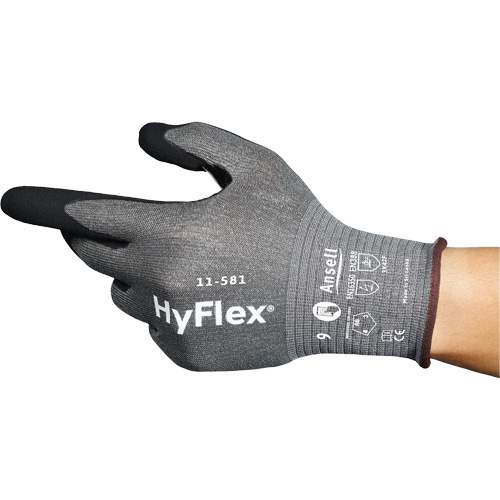 Gants industriels ultral&eacute;gers 11-581 HyFlex, Taille 6, Calibre 21, Rev&ecirc;tement Nitrile, Enveloppe en Nylon/PEHP/Tungst&egrave;ne/Spandex, ASTM ANSI niveau A6 Ottawa Fastener Supply