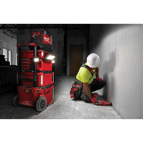 Lampe/chargeur M18 Packout, DEL, 3000 lumens Ottawa Fastener Supply