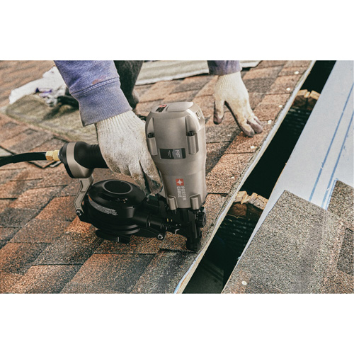 Cloueuse pneumatique &agrave; rouleau 15° pour toiture Ottawa Fastener Supply