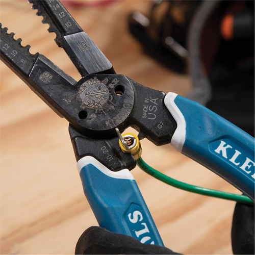 Klein-Kurve&reg; Heavy-Duty Wire Stripper, Cutter & Crimper Multi-Tool, 8-1/4" L, 8 - 20 AWG Ottawa Fastener Supply