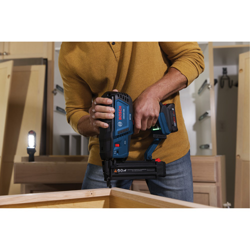 Brushless 18-Gauge Brad Nailer Kit with Standard Power Battery, 18 V, Lithium-Ion Ottawa Fastener Supply