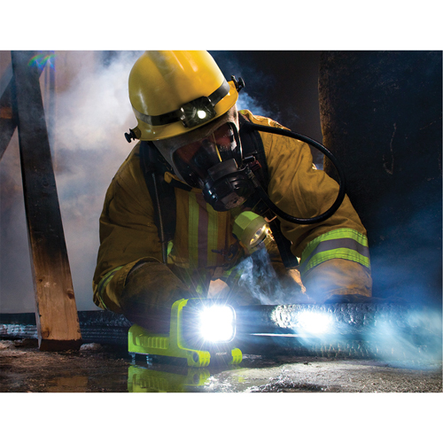 Lanterne, DEL,  Lumens, Piles C Ottawa Fastener Supply