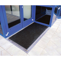 Tapis Gritstop Fingermat, Caoutchouc, Grattoir Type, Motif Textur&eacute;, 2' x 2-2/3', Noir Ottawa Fastener Supply