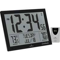 Horloge à réglage automatique à calendrier complet avec de très grands caractères, Numérique, À piles, Noir OR497 | Ottawa Fastener Supply
