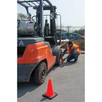 Premium Traffic Cone, 18", Orange SEB769 | Ottawa Fastener Supply